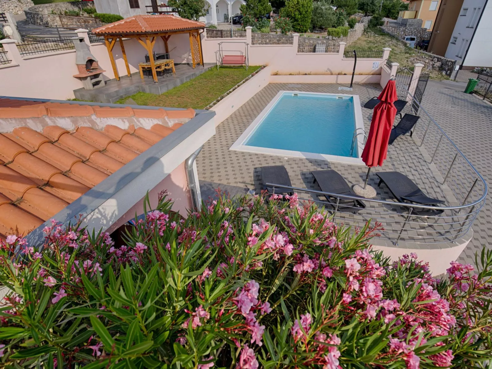 Villa mit Pool und schönem Meerblick - Image-tags.info