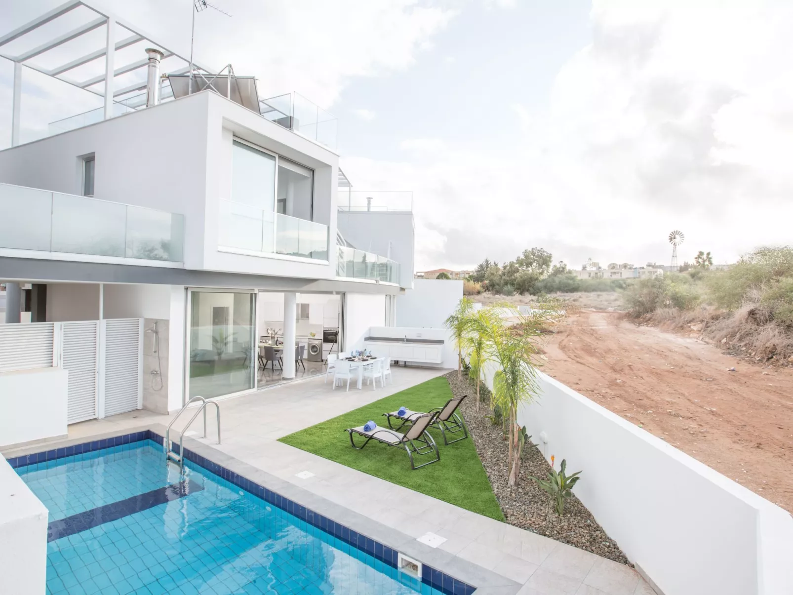 2-Schlafzimmer-Villa mit Pool, Dachgarten, Meerblick - Image-tags.info