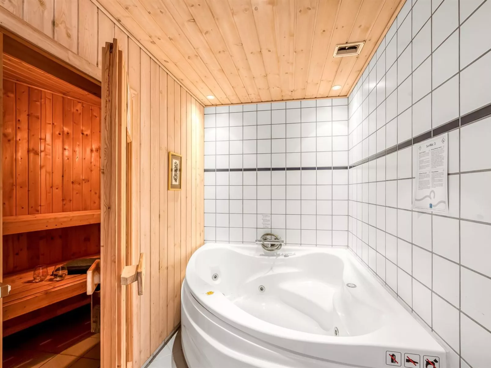 "Yorick" - 350m to the fjord - Binnen