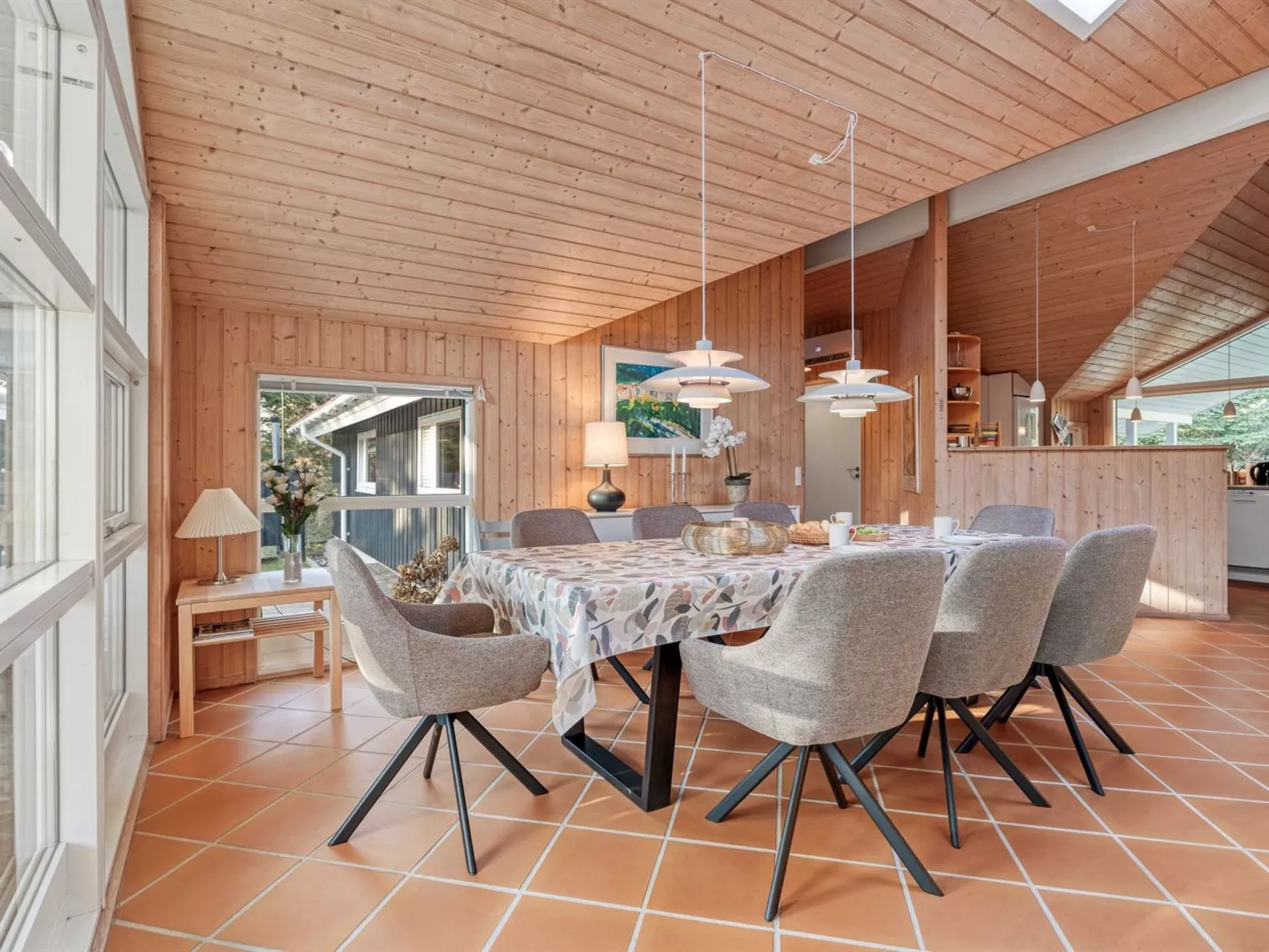 "Hollie" - 75m from the sea-Binnen