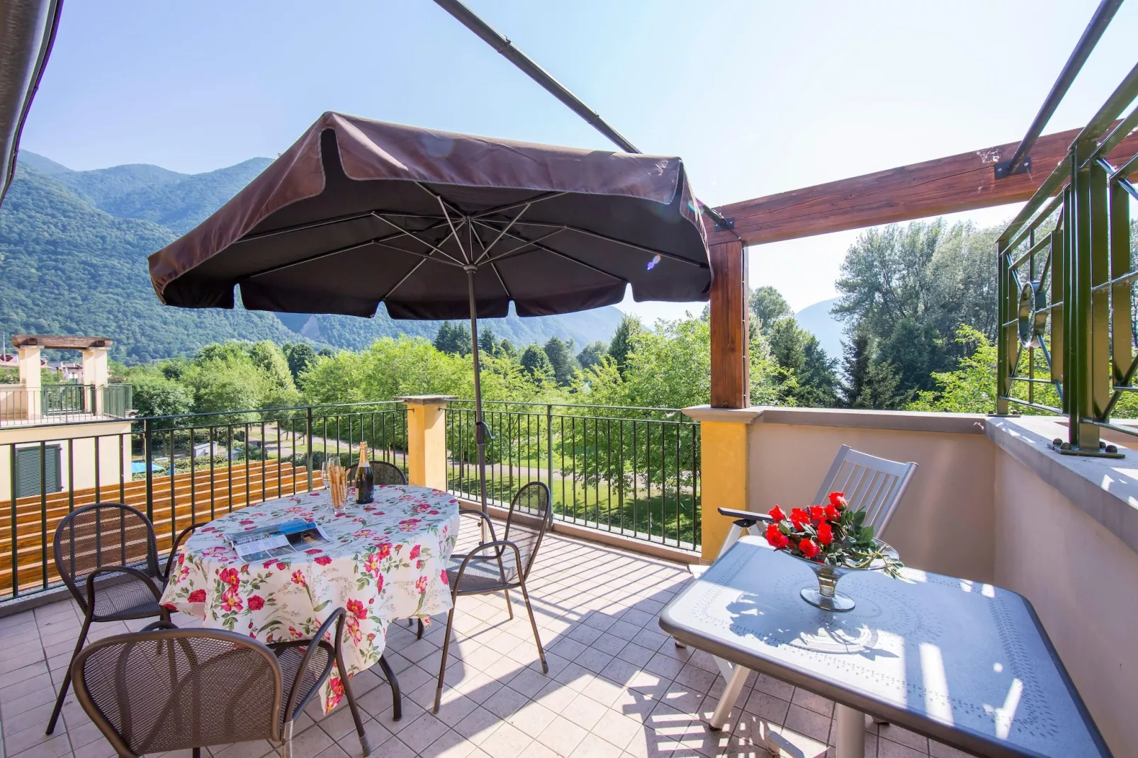 RESIDENCE PORTO LETIZIA - VILLAS-STUDIO 4 PAX VISTA LAGO PLUS 8213 - VSLP4 - Terrasbalkon