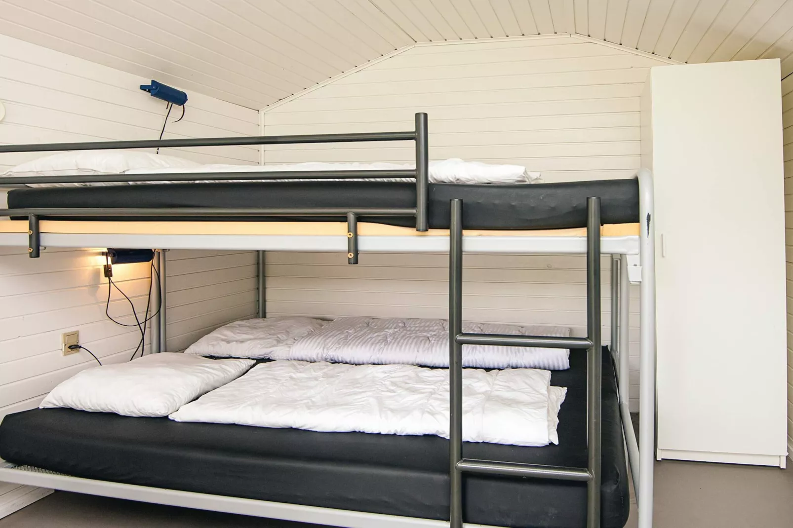 Luksus hytte til 4 pers., med bad-Binnen