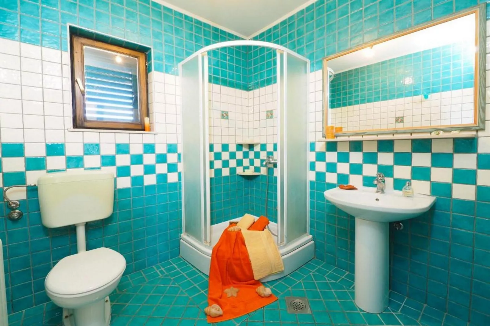 Villa Antonija - Four-Bedroom Villa with Terrace and Private Pool-Badkamer