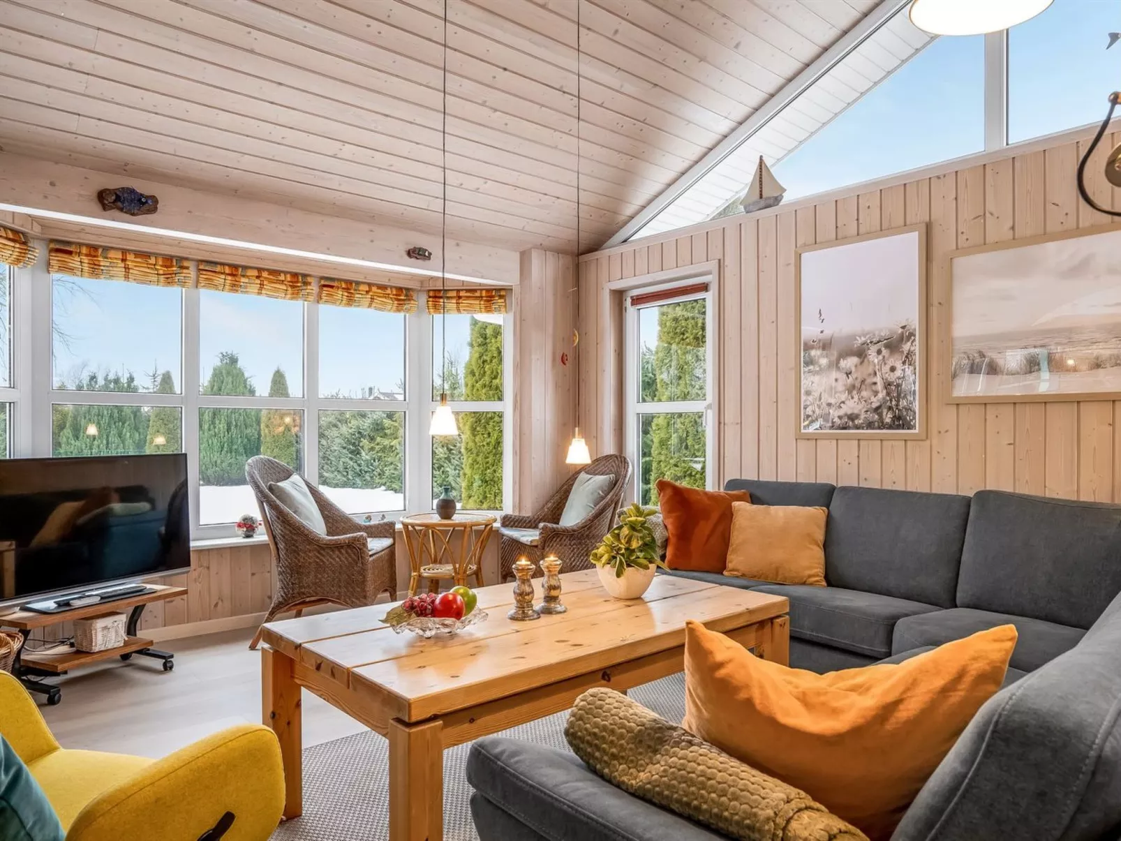 "Henne" -  from the sea-Binnen