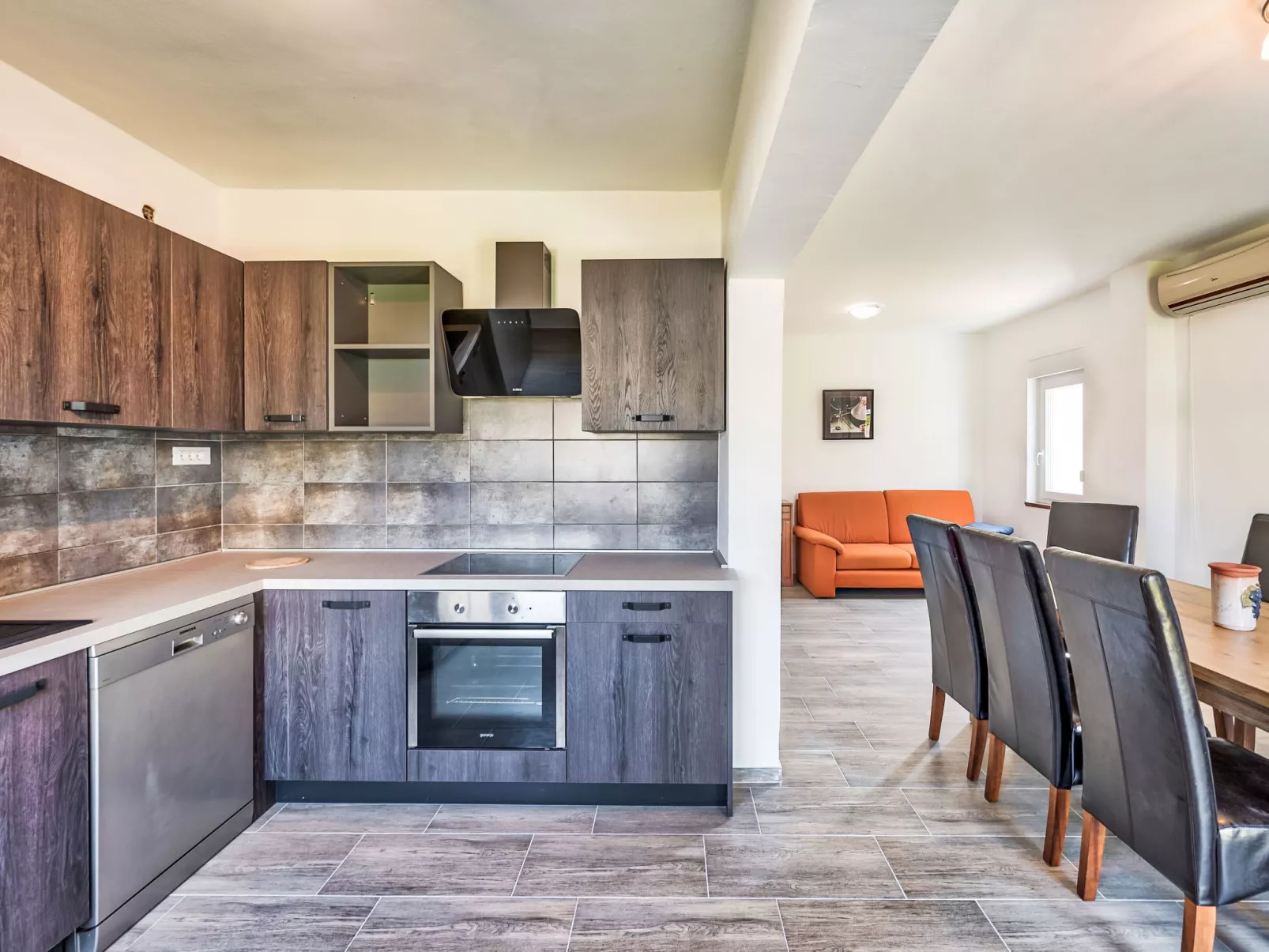 Villa mit Garten, Grill und Terrasse - Binnen