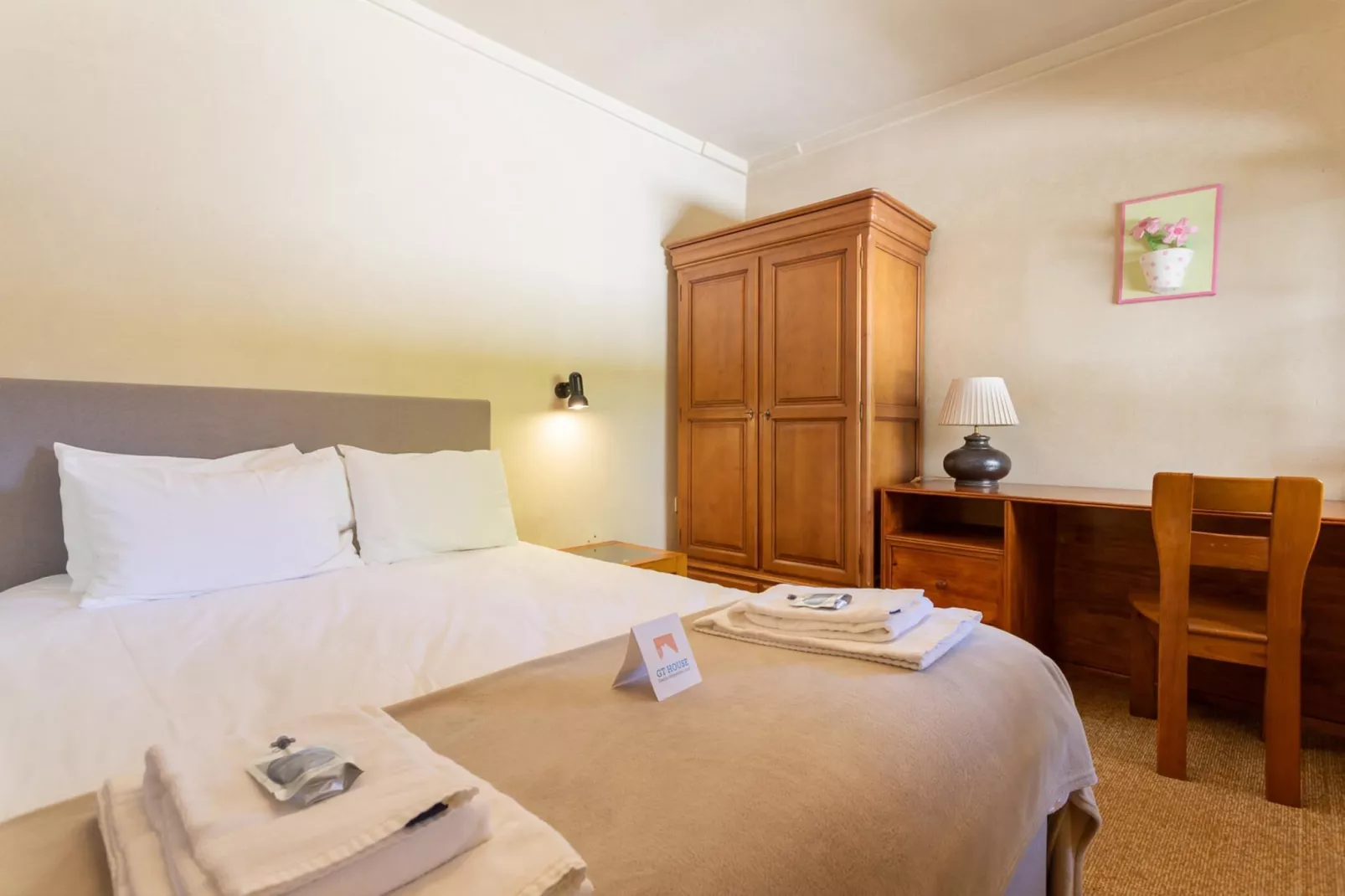 Charming  House and Terrace By Gt House-Slaapkamer