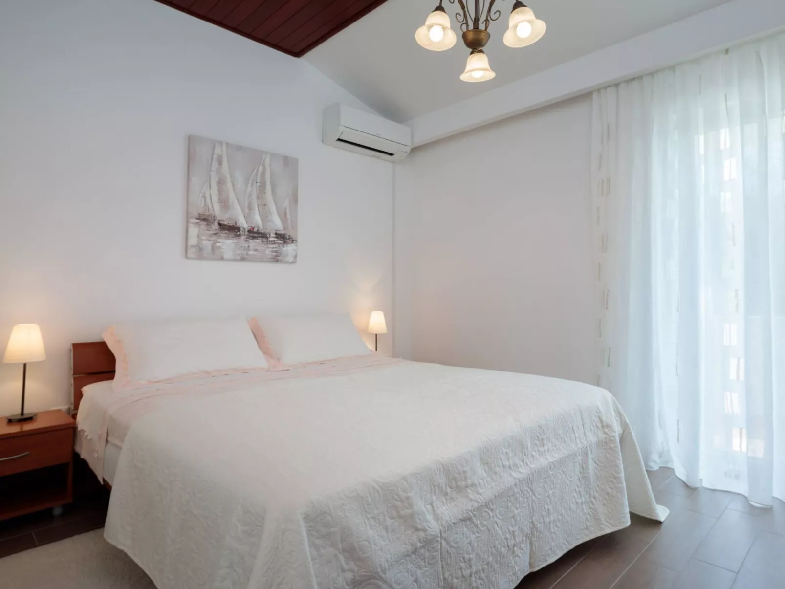 "Villa Silvio" mit Blick auf das Wasser-Image-tags.info