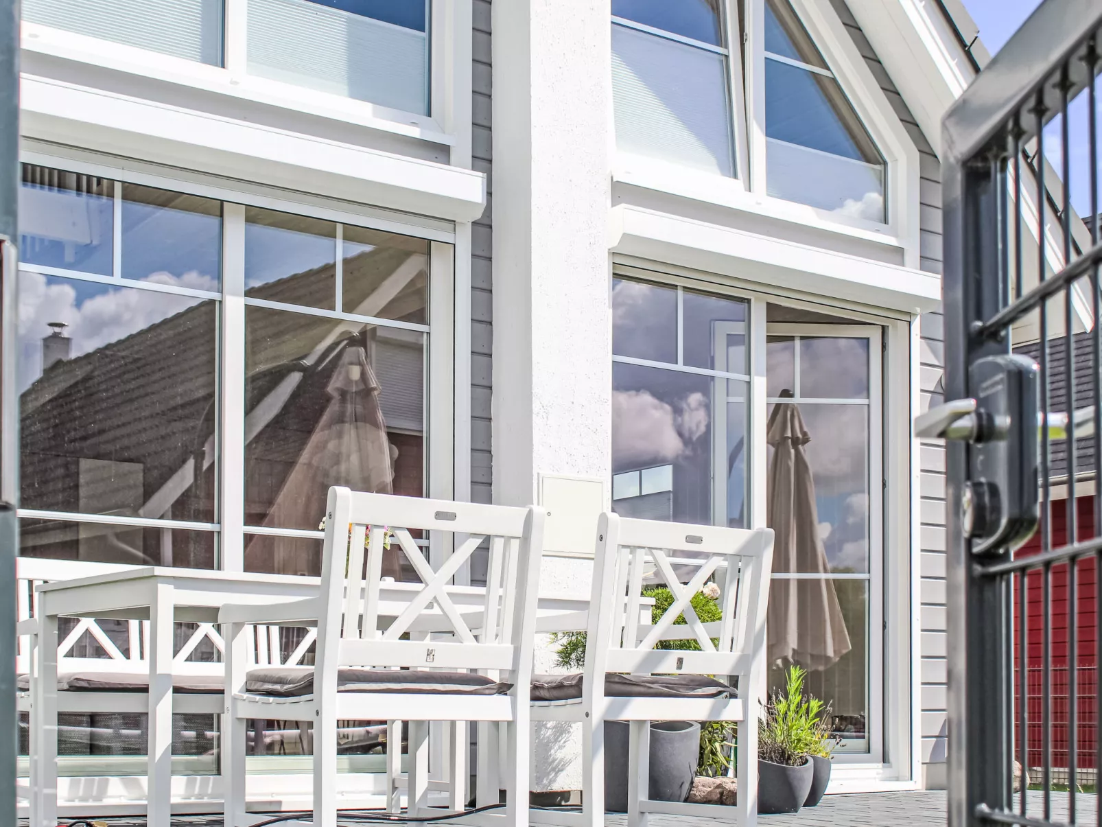 Ferienhaus am Wasser-Buiten