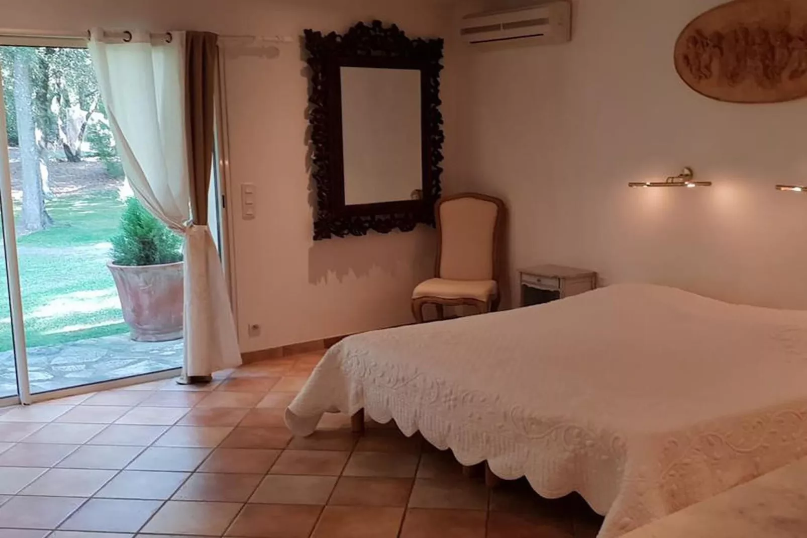 Villa cadre idyllique et reposant avec piscine-Slaapkamer