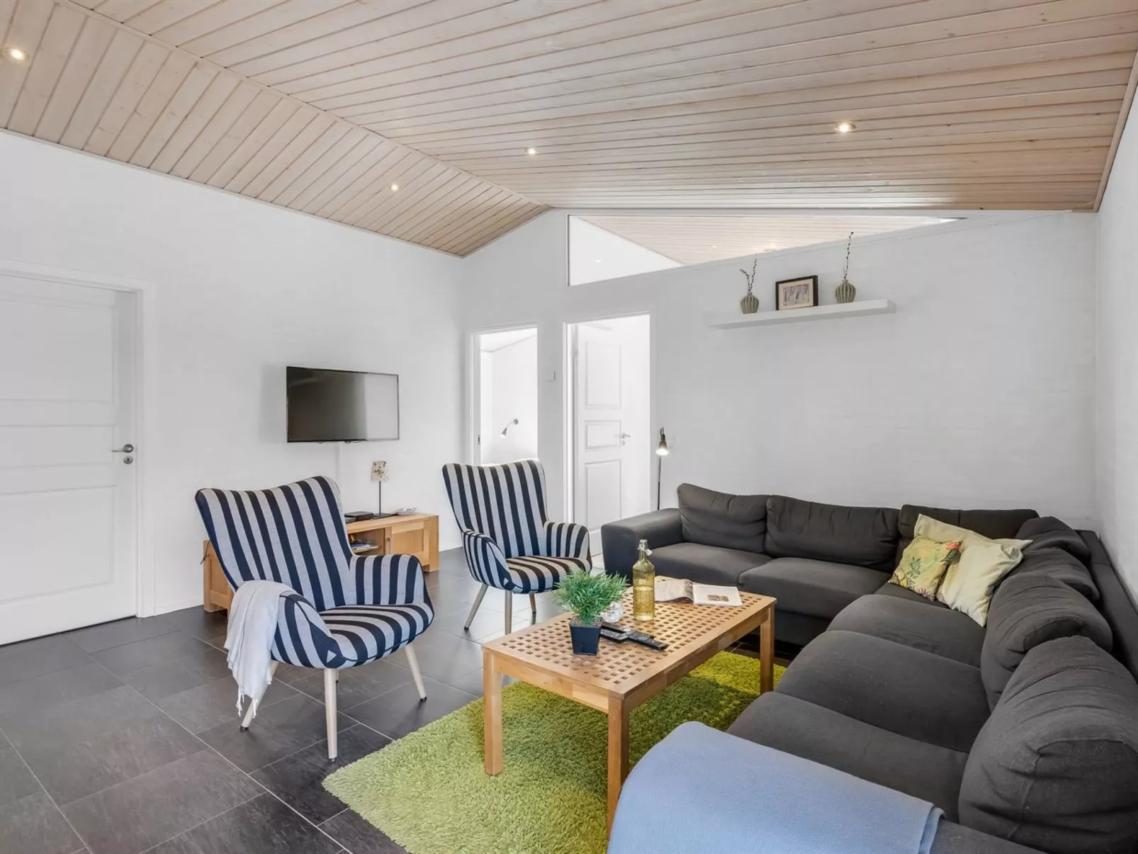 "Merit" - 3.2km from the sea - Binnen