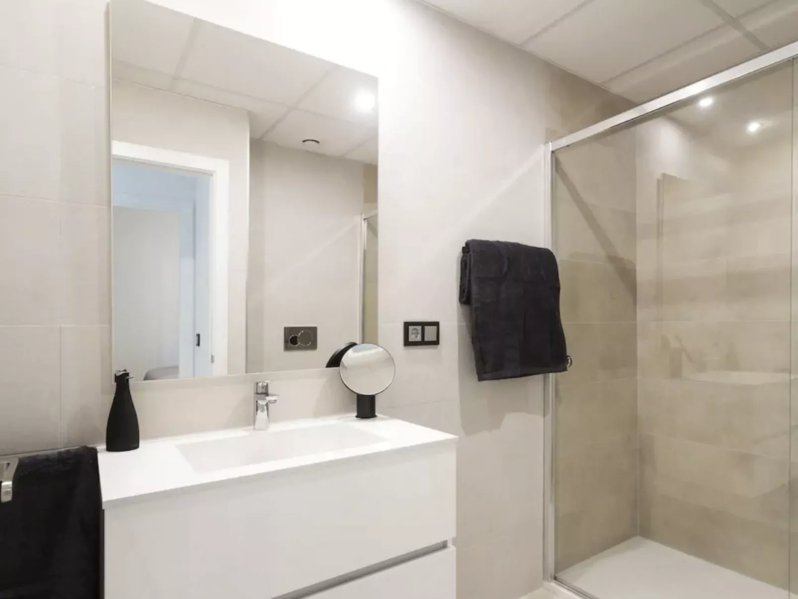 Luxuriöses Apartment mit Pool und Garage am Poniente Beach! - Image-tags.info