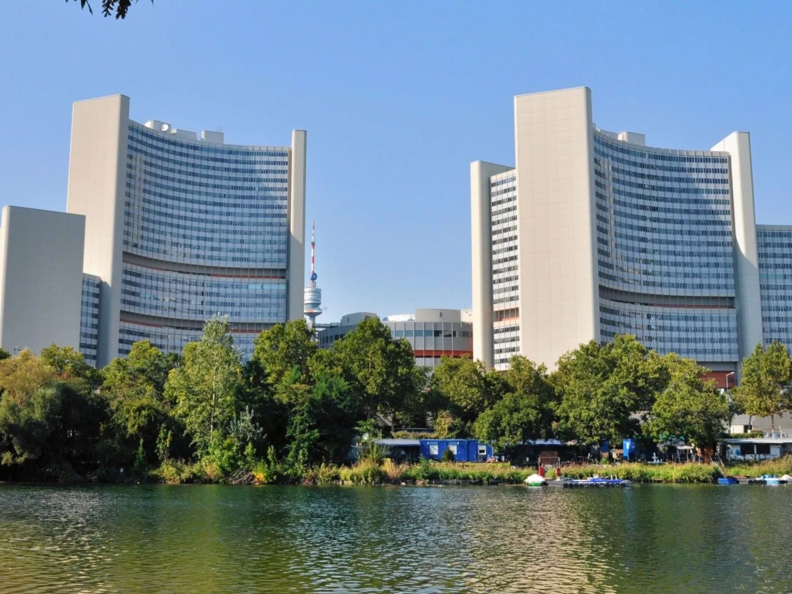 Moderne Wohnung in Kaisermühlen mit Garten und Panoramablick - Image-tags.info