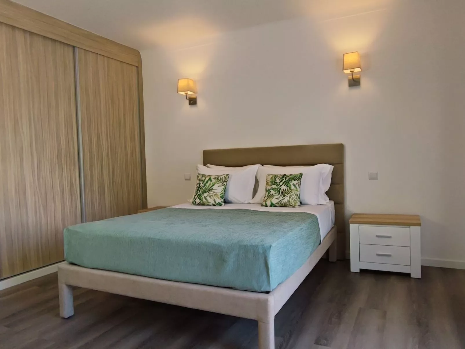 Villa mit 6 Schlafzimmern, Familie, Gruppen, Strand, Pool, Garten - Image-tags.info