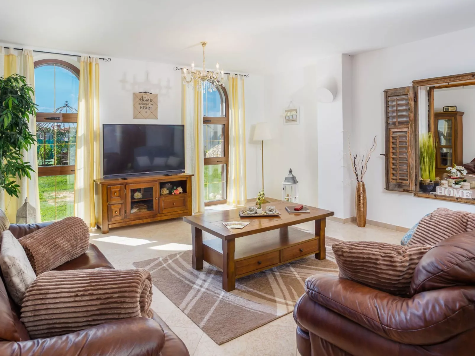 Villa Kamenica  im mediterranen Stil mit Innen- und Außenpool - Image-tags.info