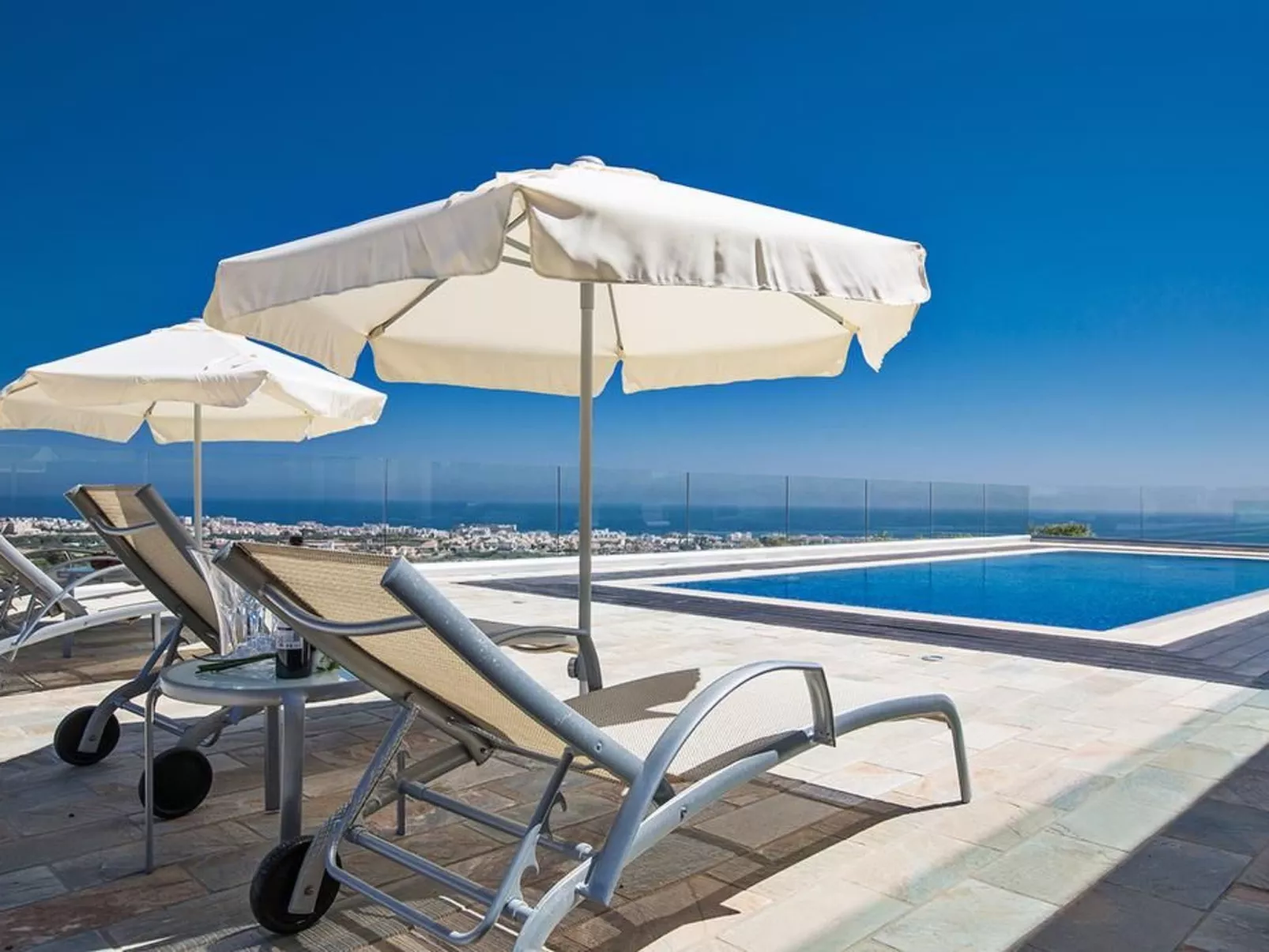 Moderne 3-Schlafzimmer-Villa mit atemberaubendem Meerblick - Image-tags.info