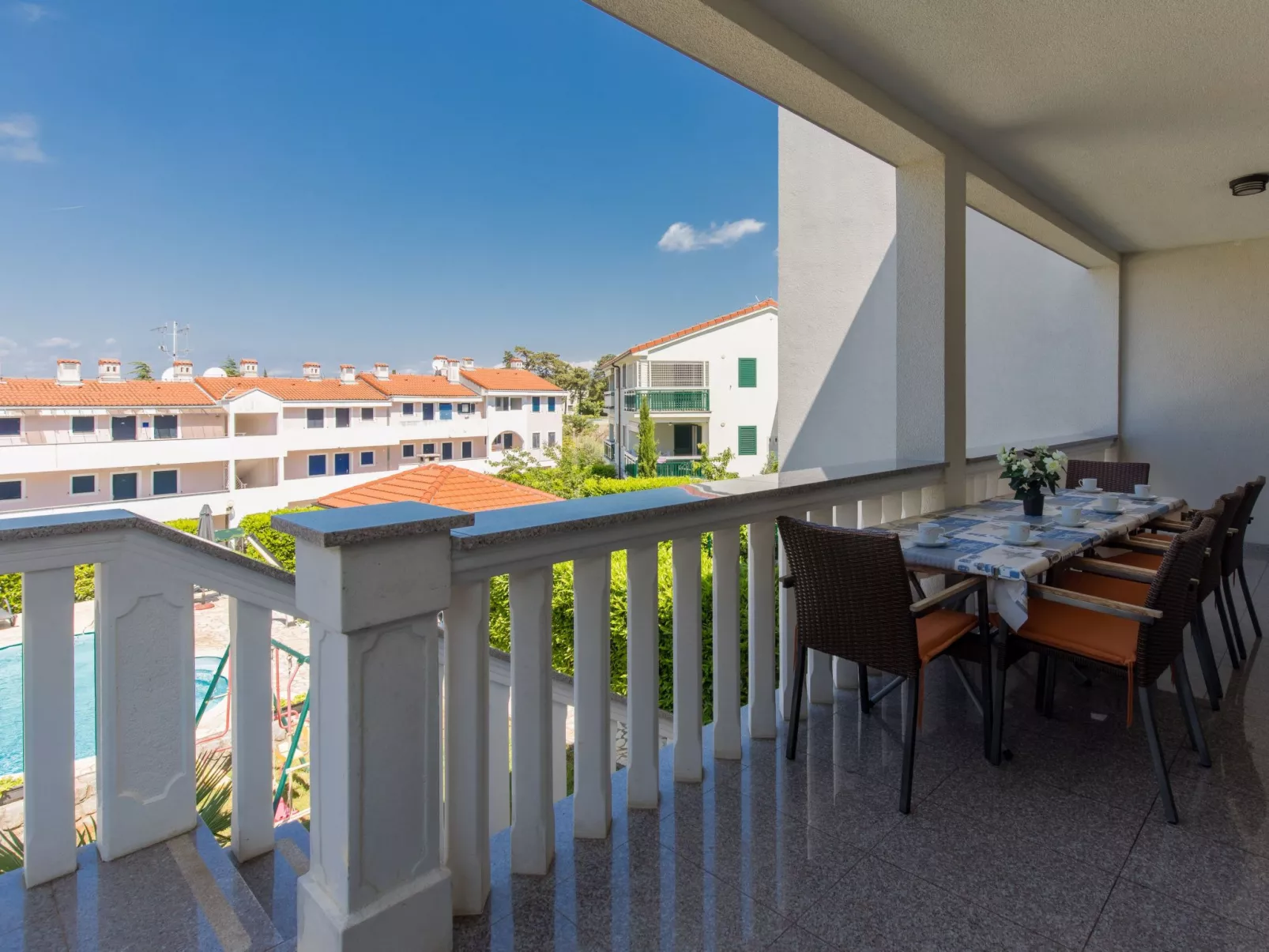 "Ore" mit privatem Pool - Image-tags.info