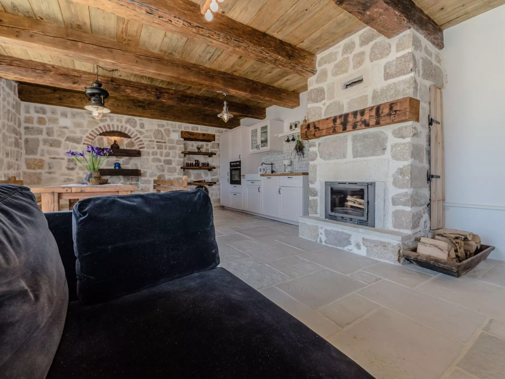 "Lipa" mit Schwimmbad - Image-tags.info