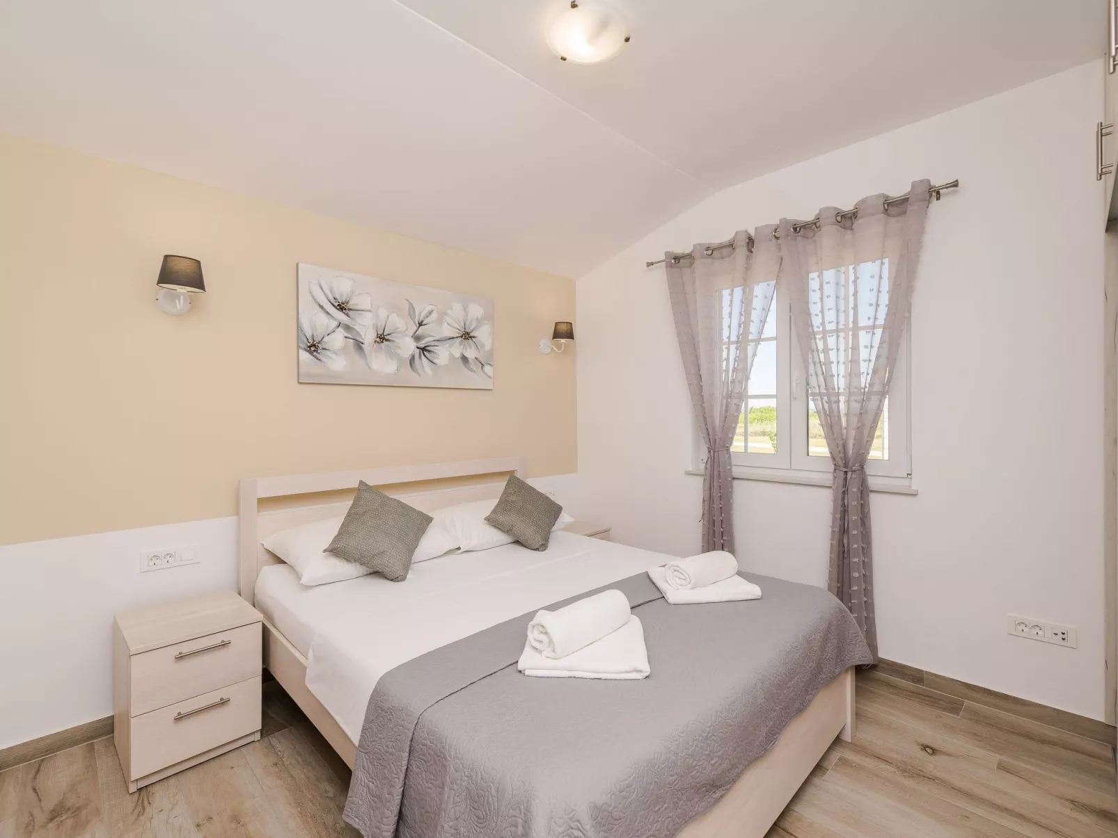 Neue Steinvilla mit beheiztem Pool in Strandnähe - Image-tags.info