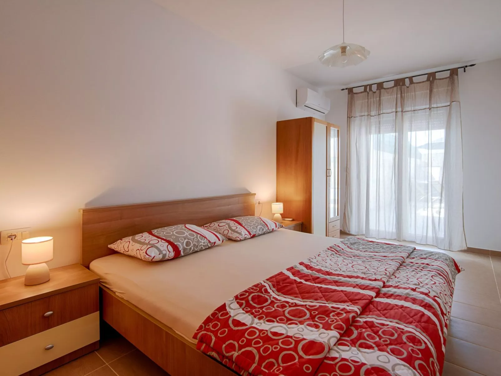 Schönes Haus in Pinezići mit privatem Parkplatz - Image-tags.info