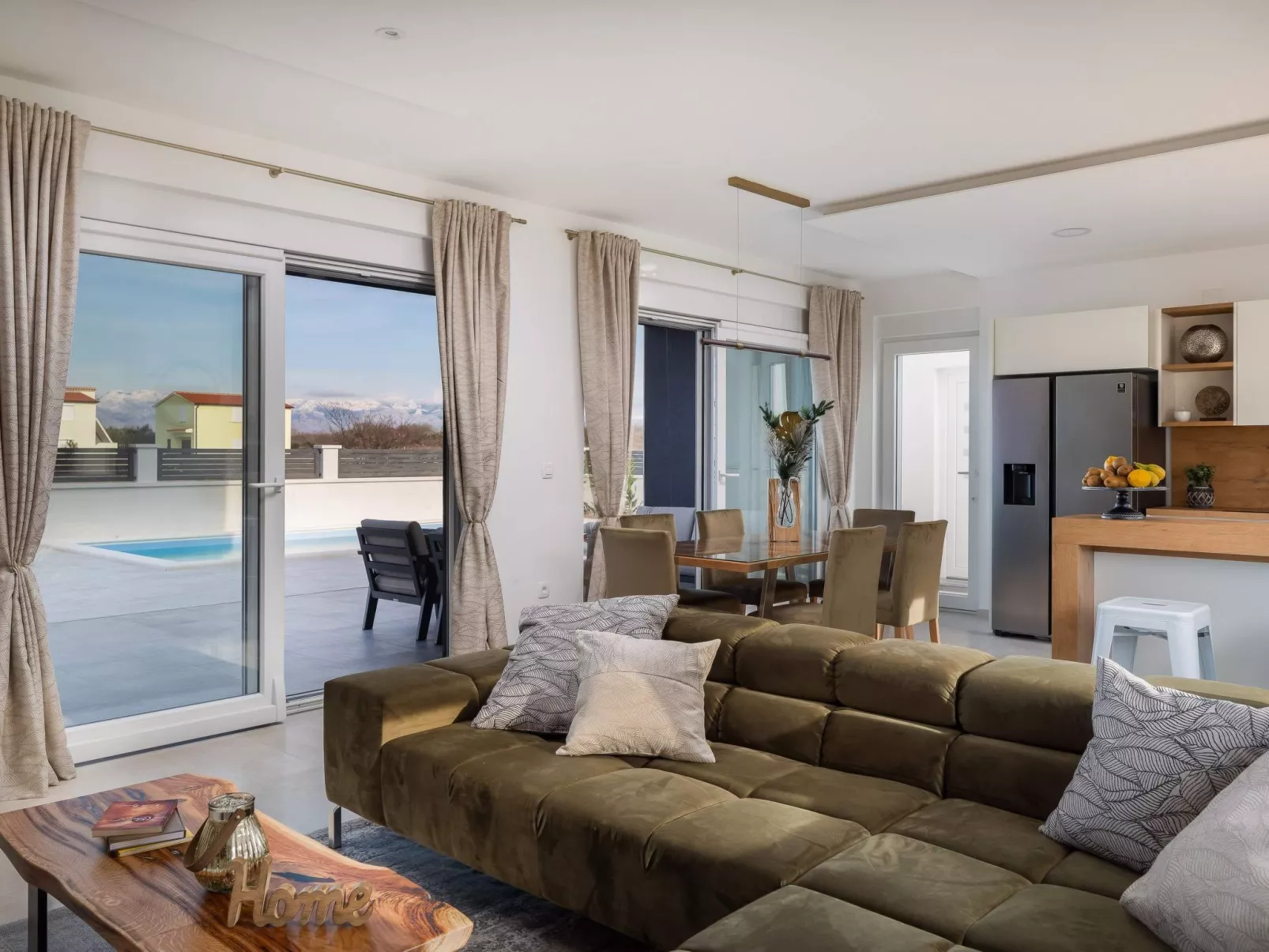 Villa in Strandnähe, Pool, Kinderspielplatz - Image-tags.info