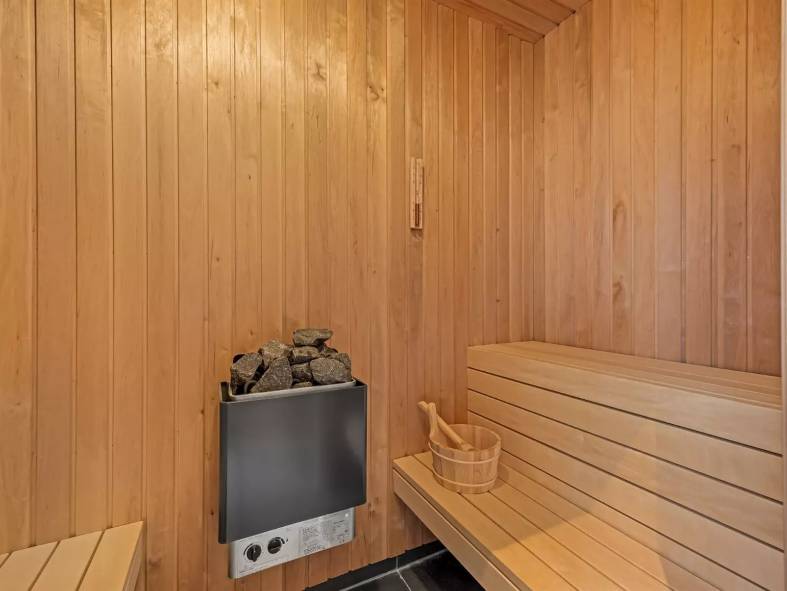 "Elenor" - 900m from the sea-Binnen