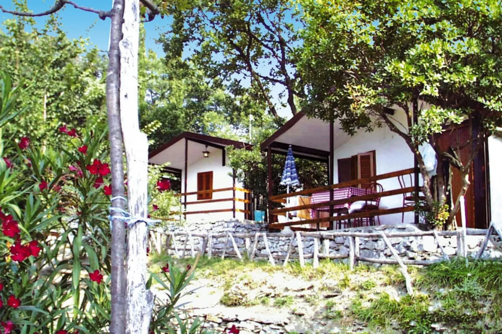 Ferienresort C'era Una Volta Villanova d'Albengo - Type B2 mit Veranda 20 qm - Buitenkant zomer