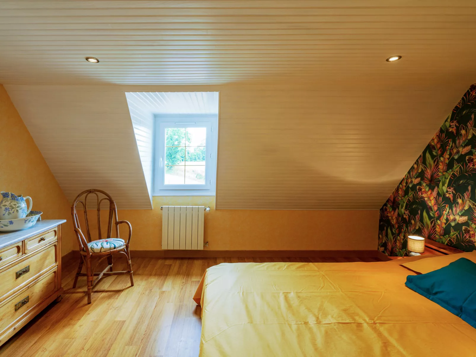 Les Volets Rouges-Binnen