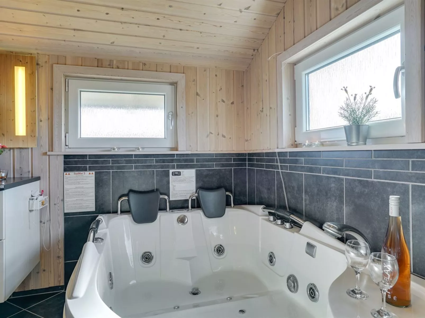 "Emelia" - 50m from the sea-Binnen