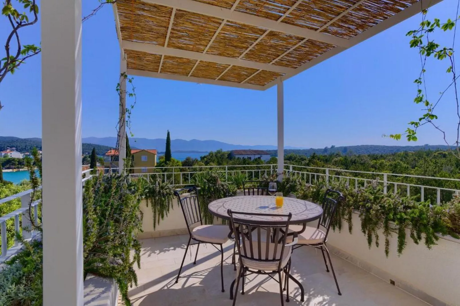 Villa Vera -Three Bedroom Villa with Swimming pool - Terrasbalkon