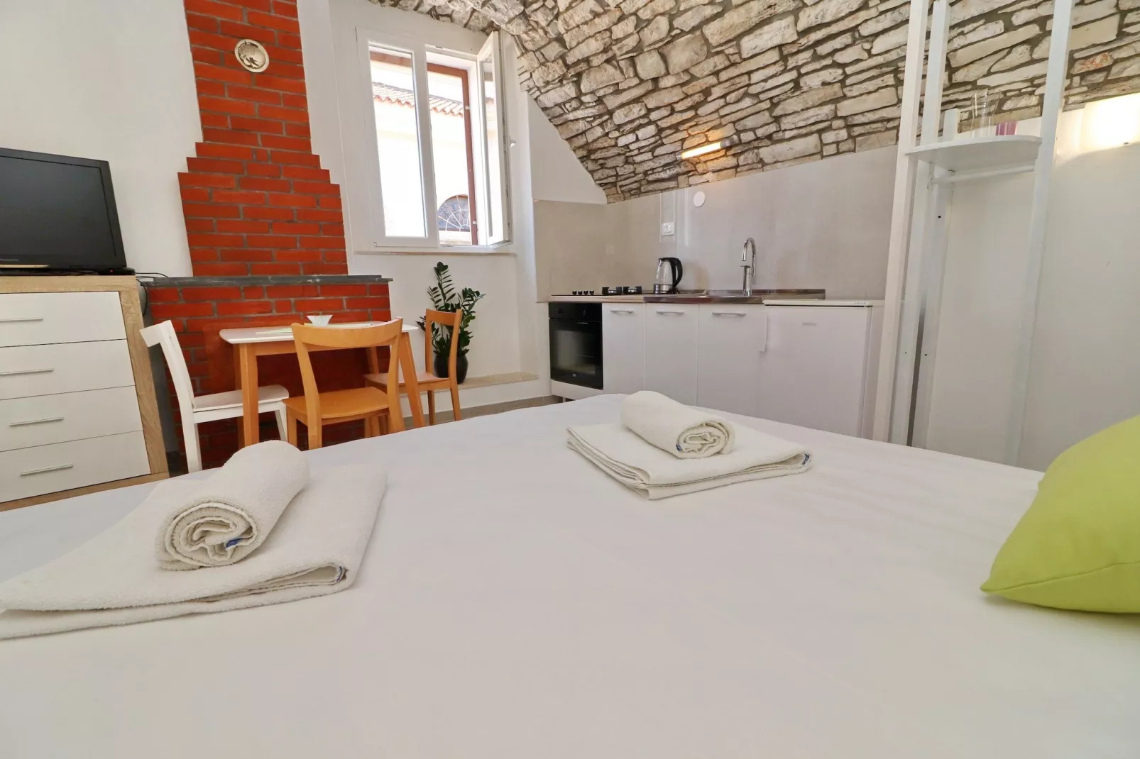Studio Joković - Studio Apartment with Terrace and City View - Binnen