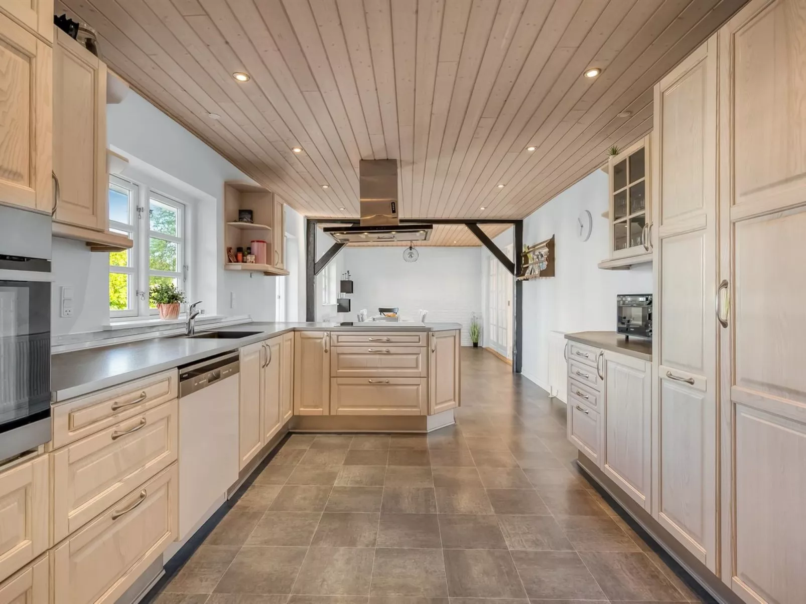 "Pauna" - 2.5km from the sea - Binnen