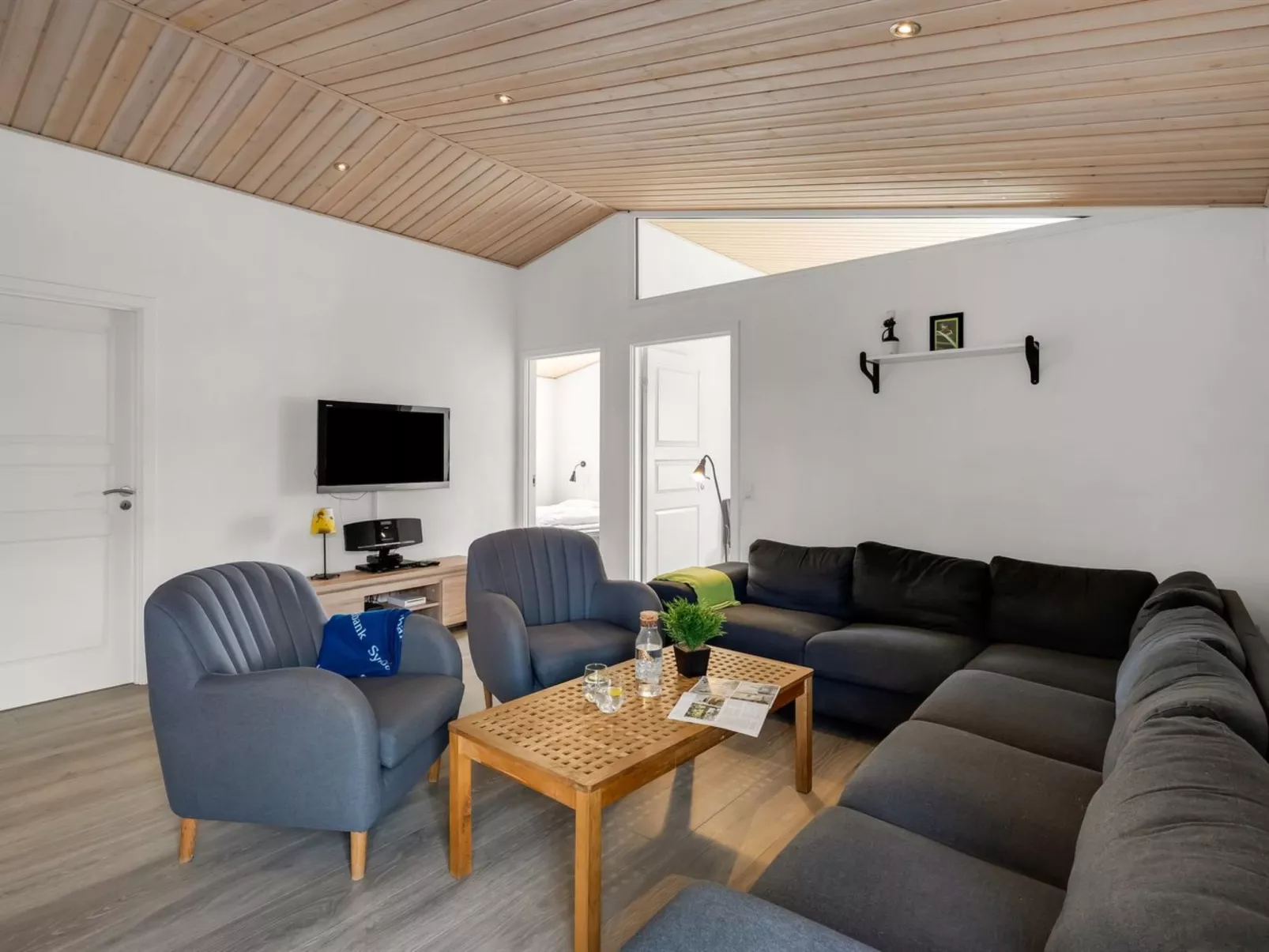 "Donco" - 3.2km from the sea - Binnen