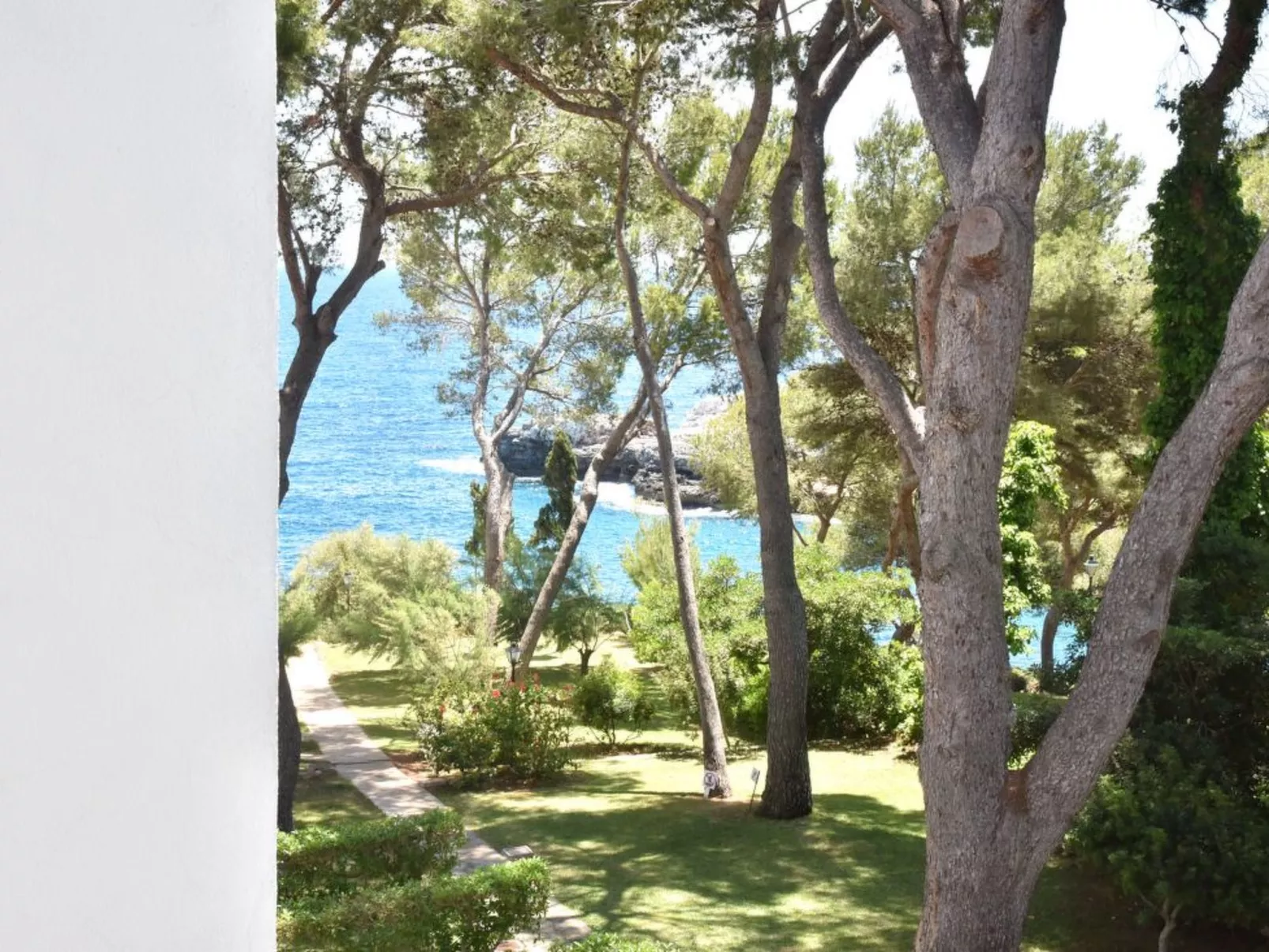 Neu renoviertes, modernes Apartment für 4 Personen, direkt an der Cala Ferrera - Buiten