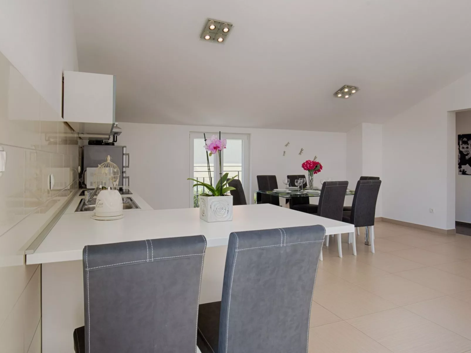 Luxuriöse Villa mit Pool, großem mediterranen Garten und Kinderspielplatz. - Image-tags.info