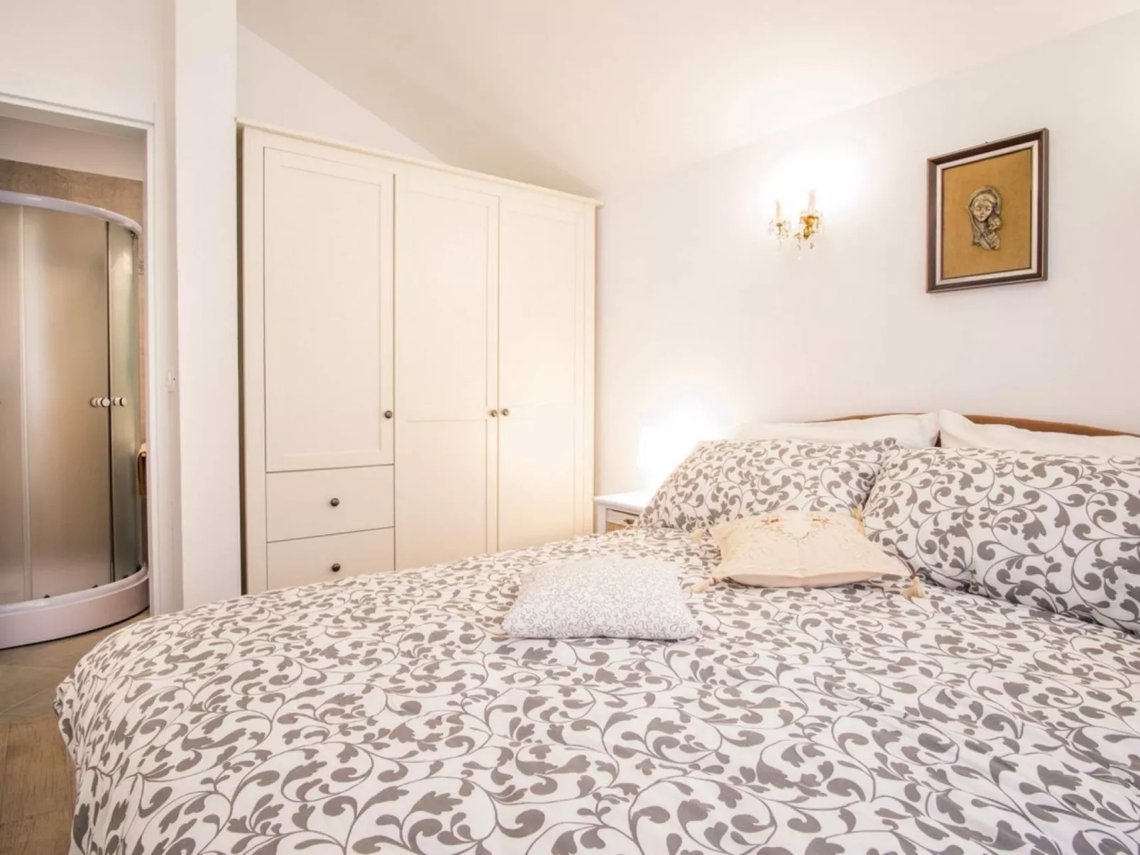 "Mela" mit Blick auf das Wasser - Image-tags.info