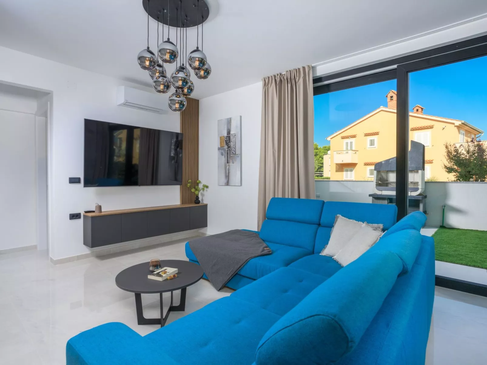 Neue moderne Villa mit Pool in der Nähe von dem - Image-tags.info