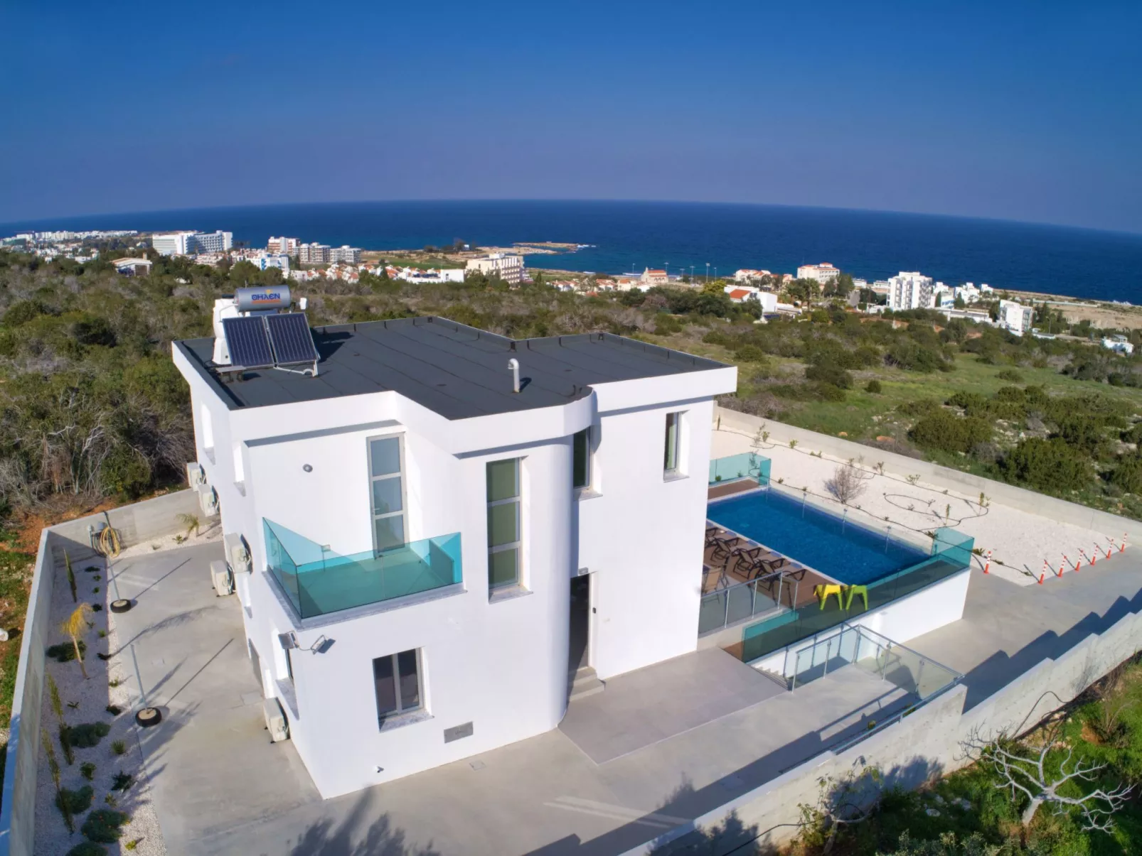 Private Villa mit 4 Schlafzimmern, Pool und Meerblick - Image-tags.info