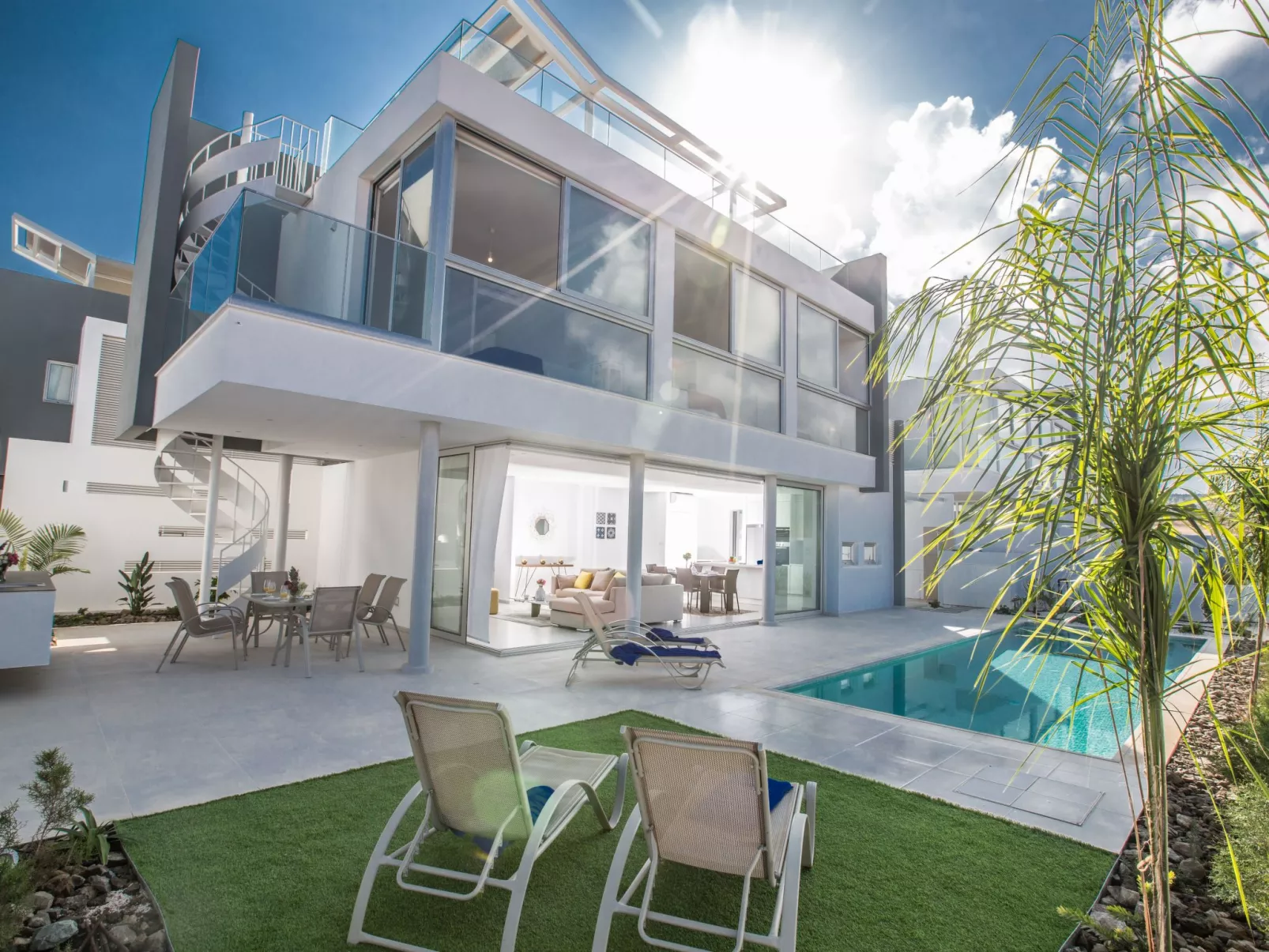 3-Schlafzimmer-Villa mit Pool, Dachgarten, Meerblick - Image-tags.info