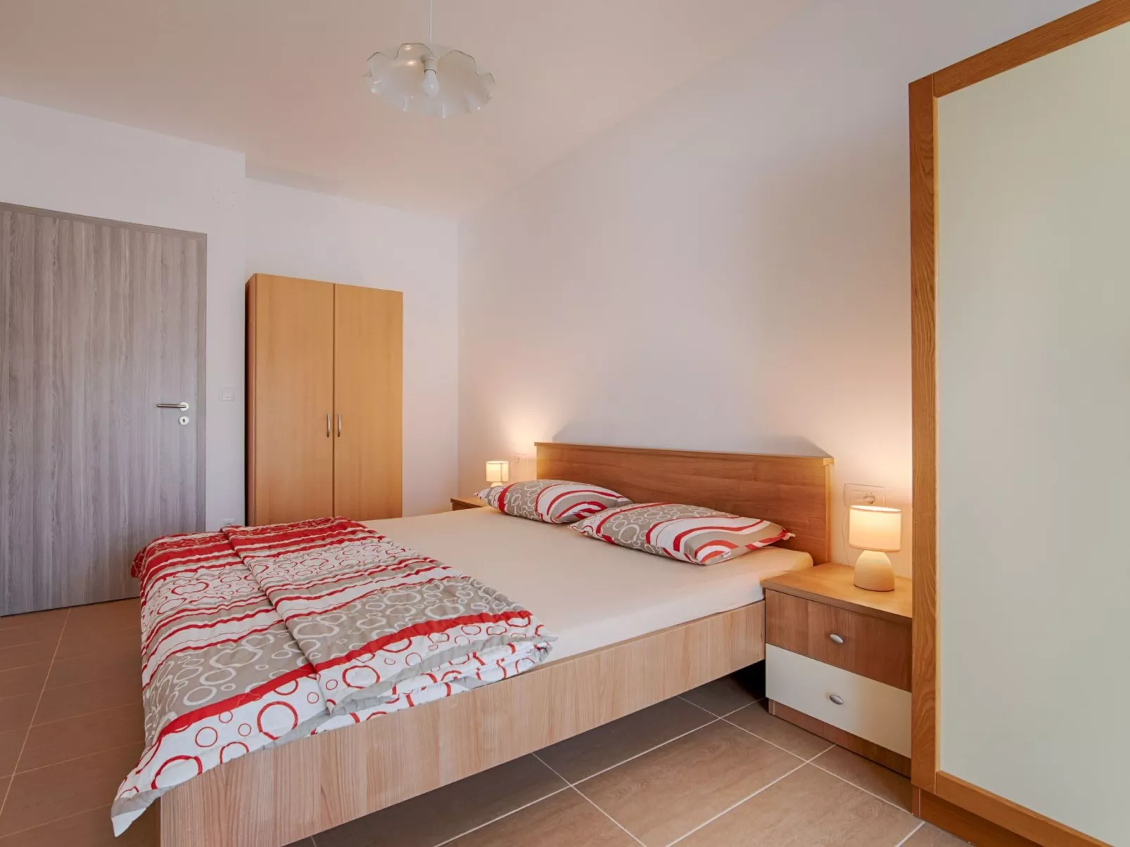 Schönes Haus in Pinezići mit privatem Parkplatz - Image-tags.info