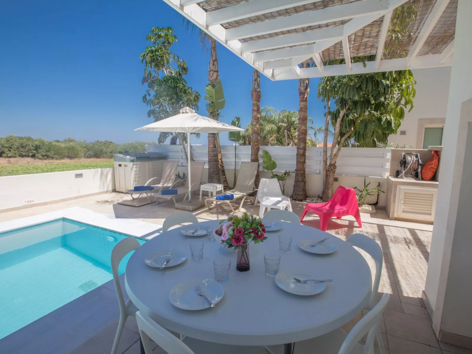 3-Schlafzimmer-Luxusvilla mit Pool und teilweise Meerblick - Image-tags.info