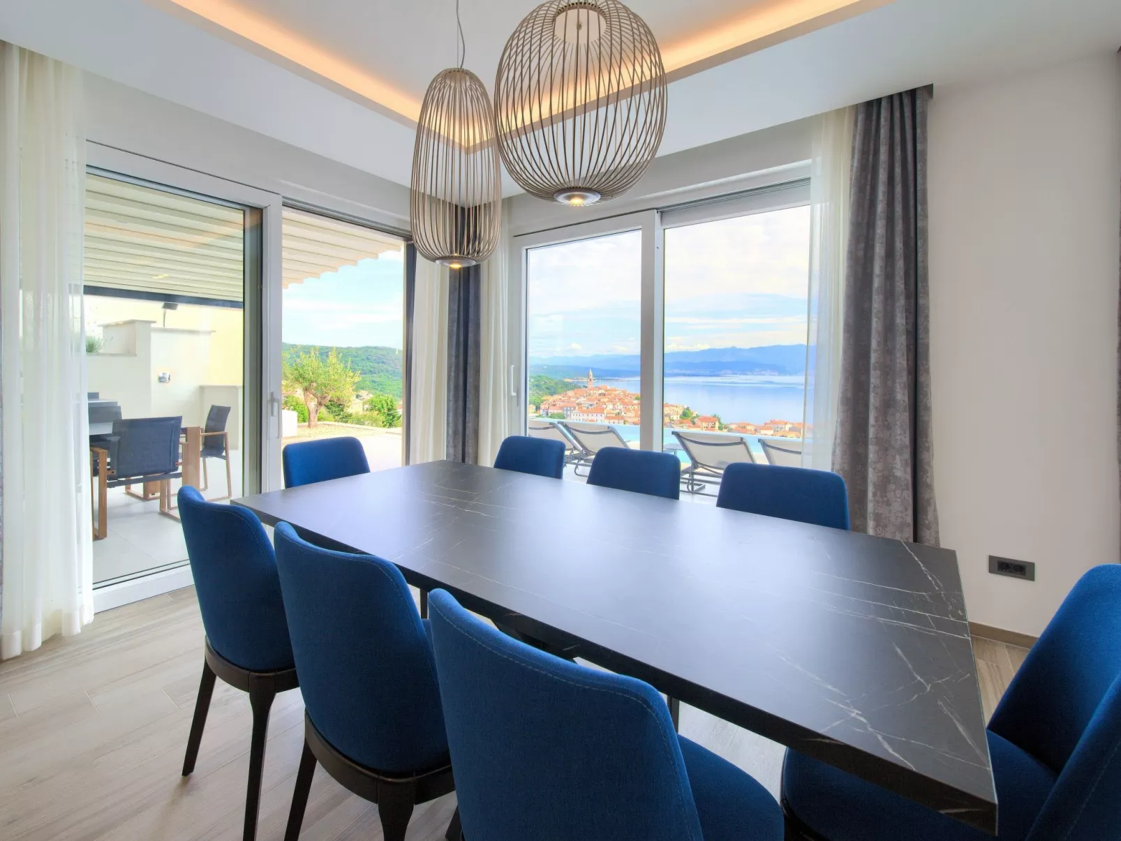 Luxuriöse Villa mit Pool und fantastischem Meerblick - Image-tags.info