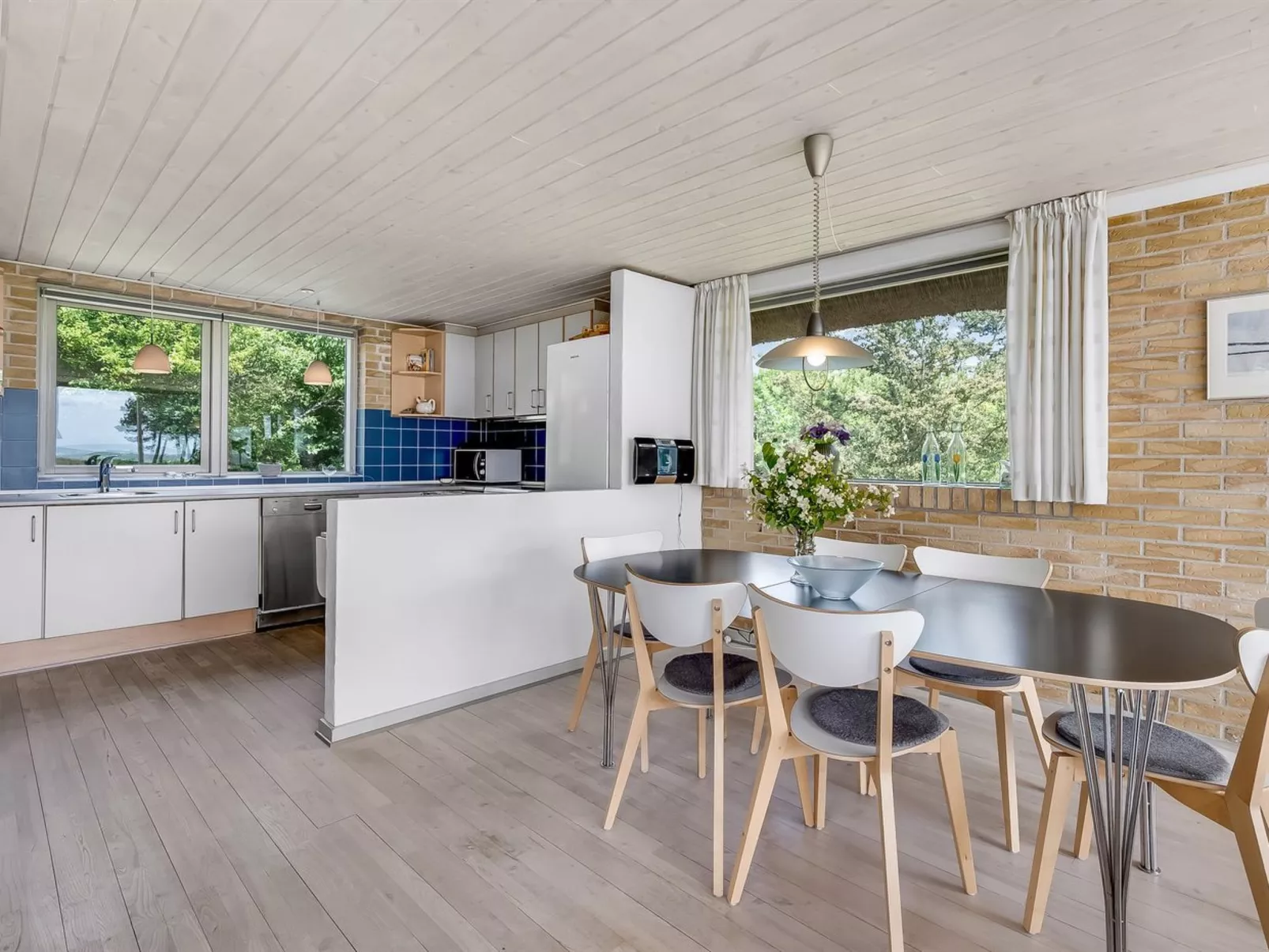 "Ellanora" - 50m from the sea - Binnen