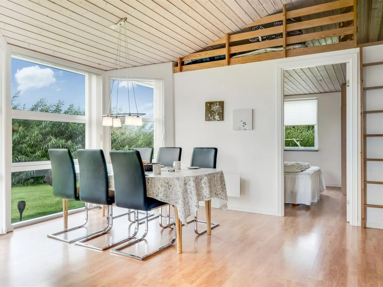 "Elnur" - 200m to the fjord - Binnen