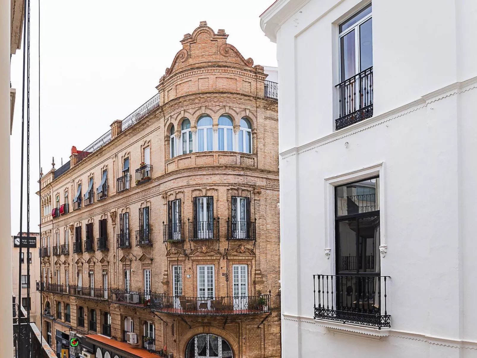 Helle Dach-Maisonette mit riesiger Terrasse - Buiten