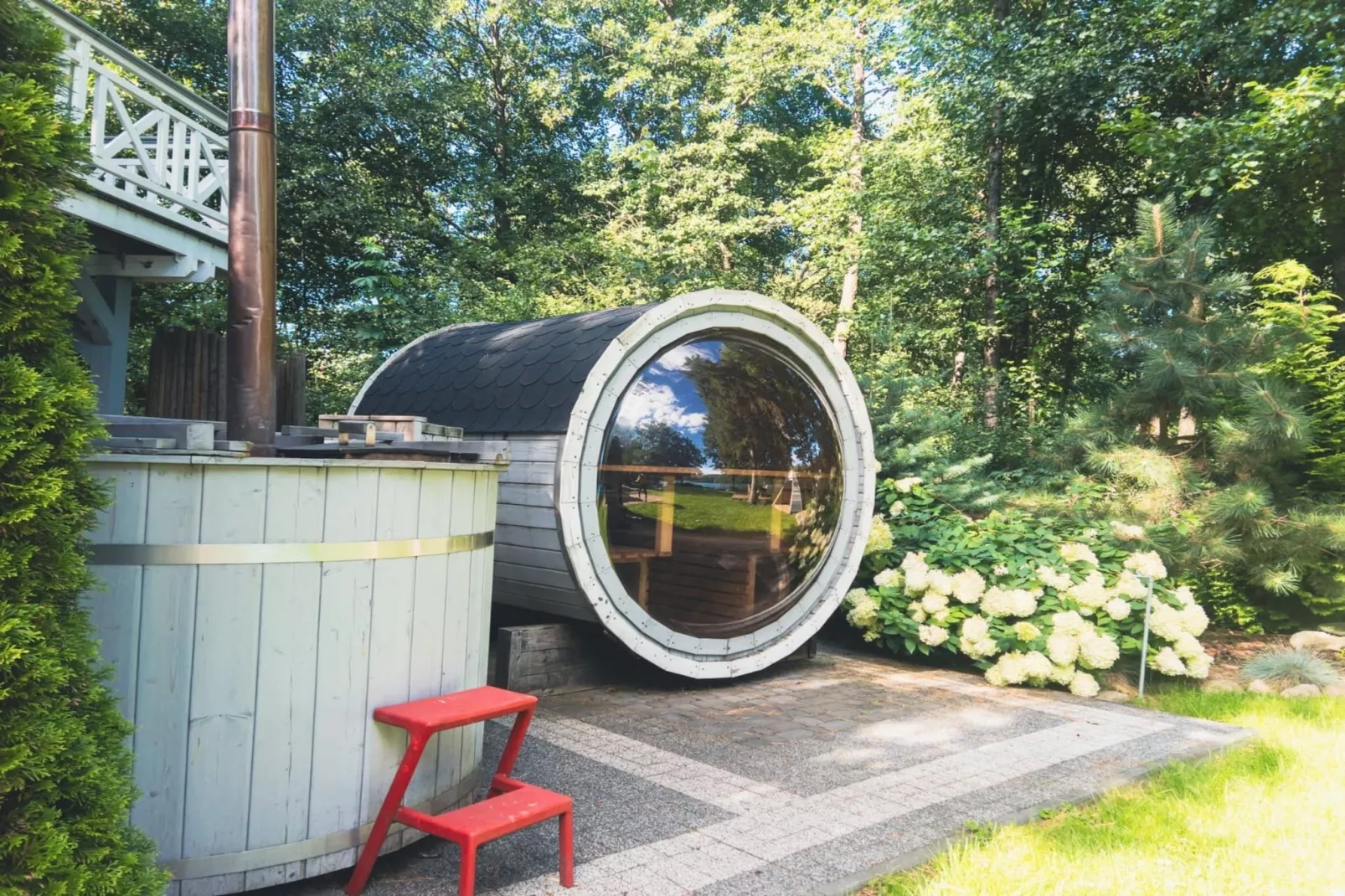 Dom w Starych Czaplach z domkiem na drzewie-Buitenkant zomer