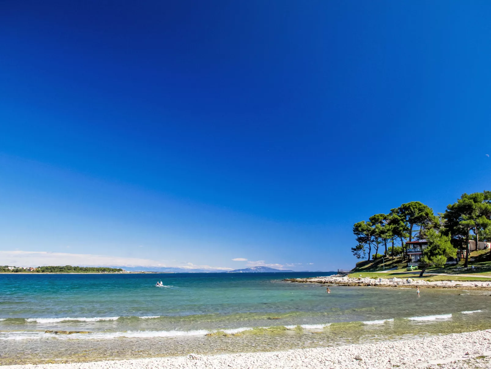 Villa mit Garten, Grill und Terrasse - Buiten