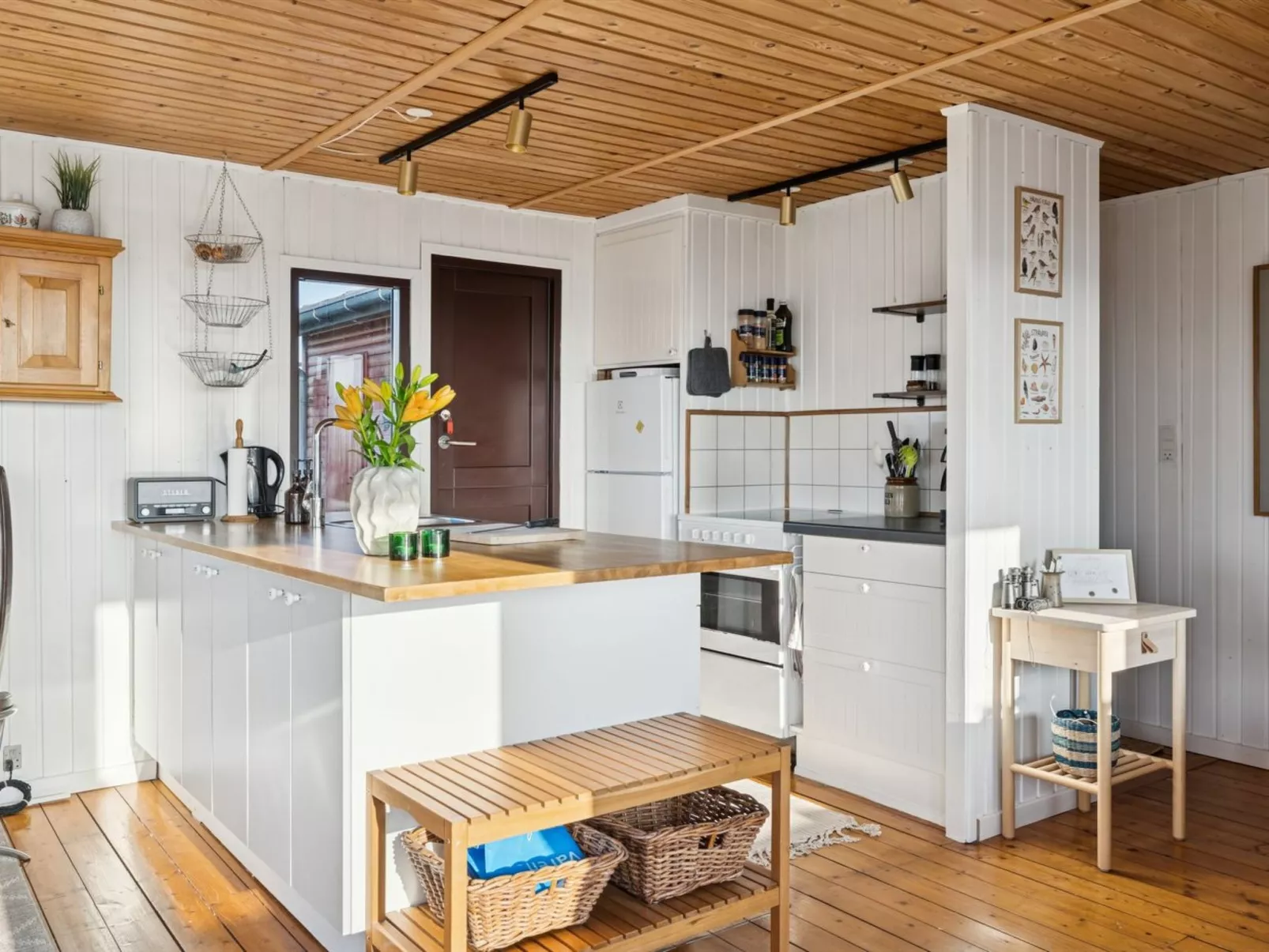 "Joseph" - 500m from the sea-Binnen