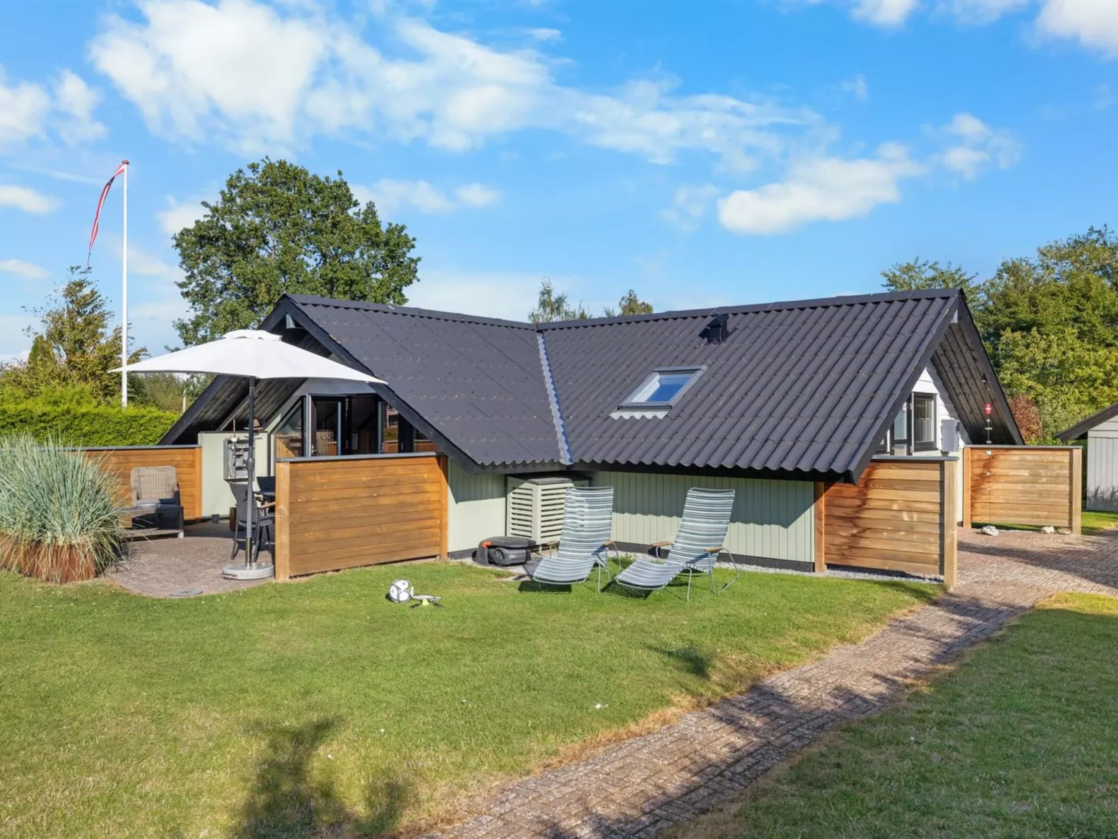 "Allin" - 350m from the sea-Buiten