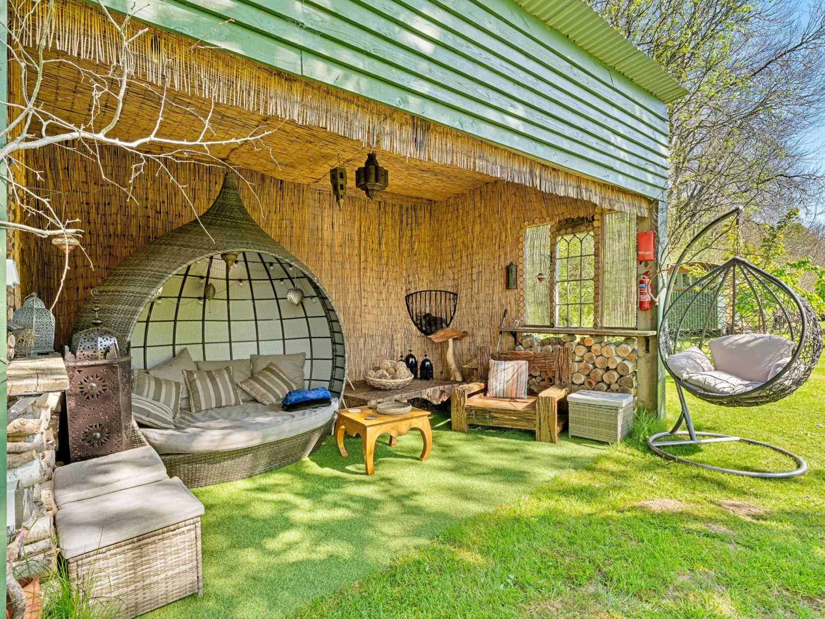 Shepherd's Hut at Hilltop Farm - Binnen