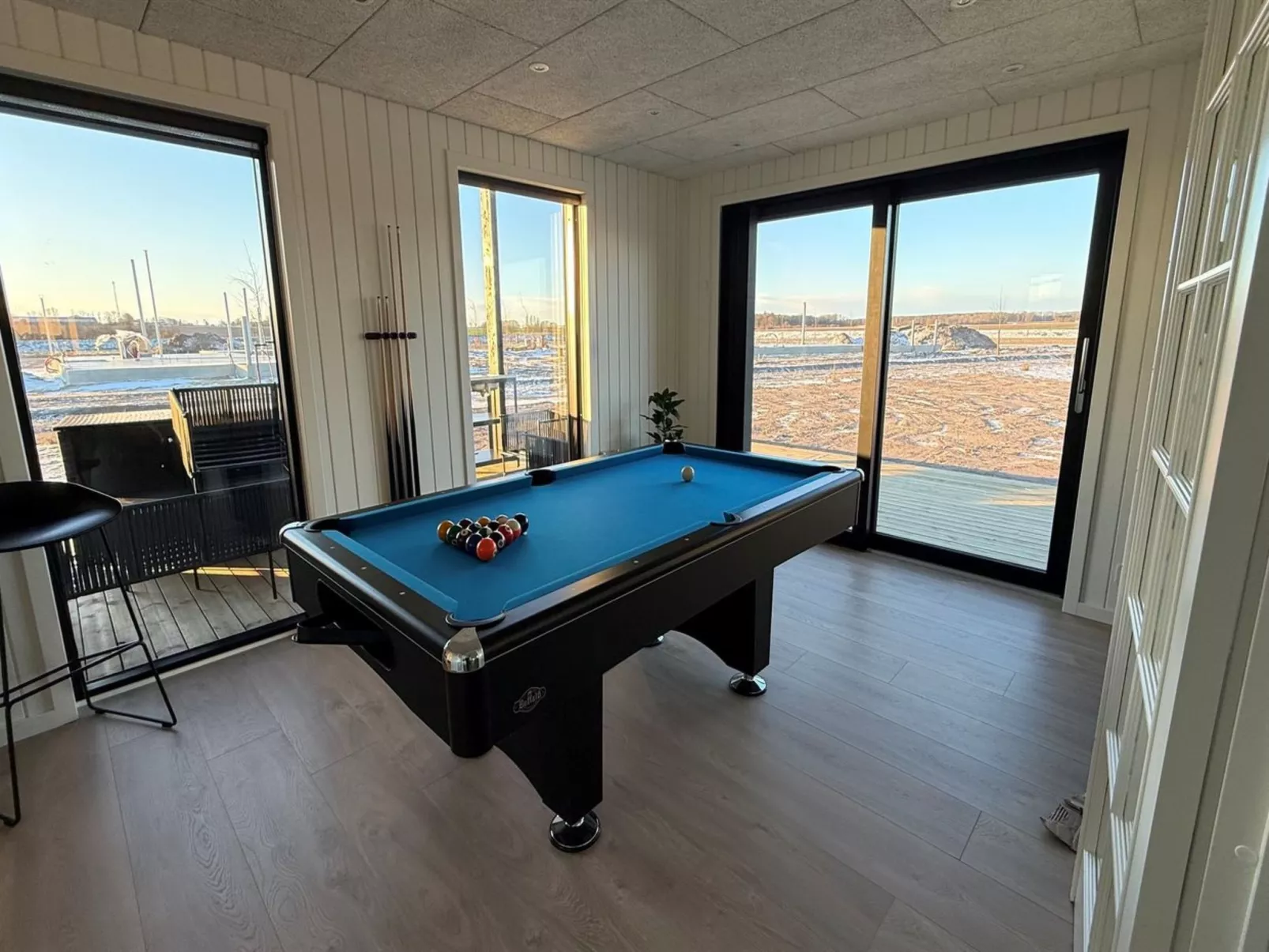 "Marten" - 500m from the sea - Binnen